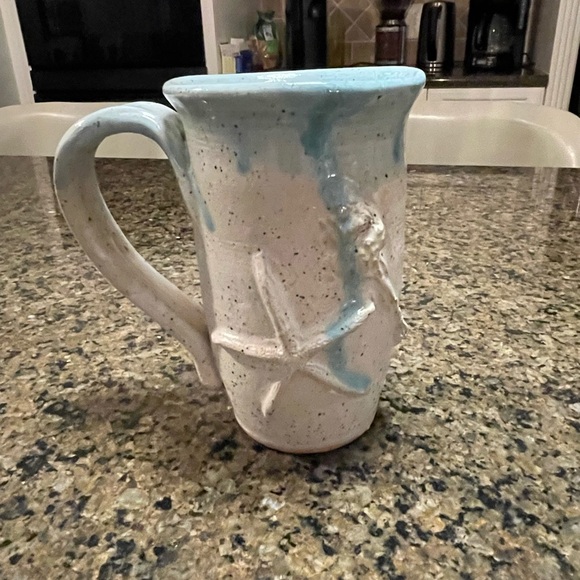 Handmade Pottery Mug Unsigned 3 inch diameter and 5.25 inch tall spacious handle - Picture 1 of 7